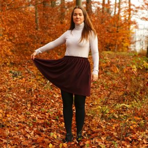 Sukně do pasu vyšívaná – vínová - první obrázek z galerie
