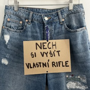 Vyšívané džíny – na přání - první obrázek z galerie