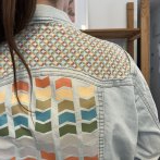 Vyšívaná bunda #091 – džínová - druhý obrázek z galerie