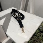Vyšívaný popruh na telefon – Růže - třetí obrázek z galerie