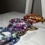 Boho popruh na telefon – tyrkysovo-modrá - třetí obrázek z galerie