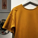 Šaty s krátkým rukávem – hořčicová - druhý obrázek z galerie